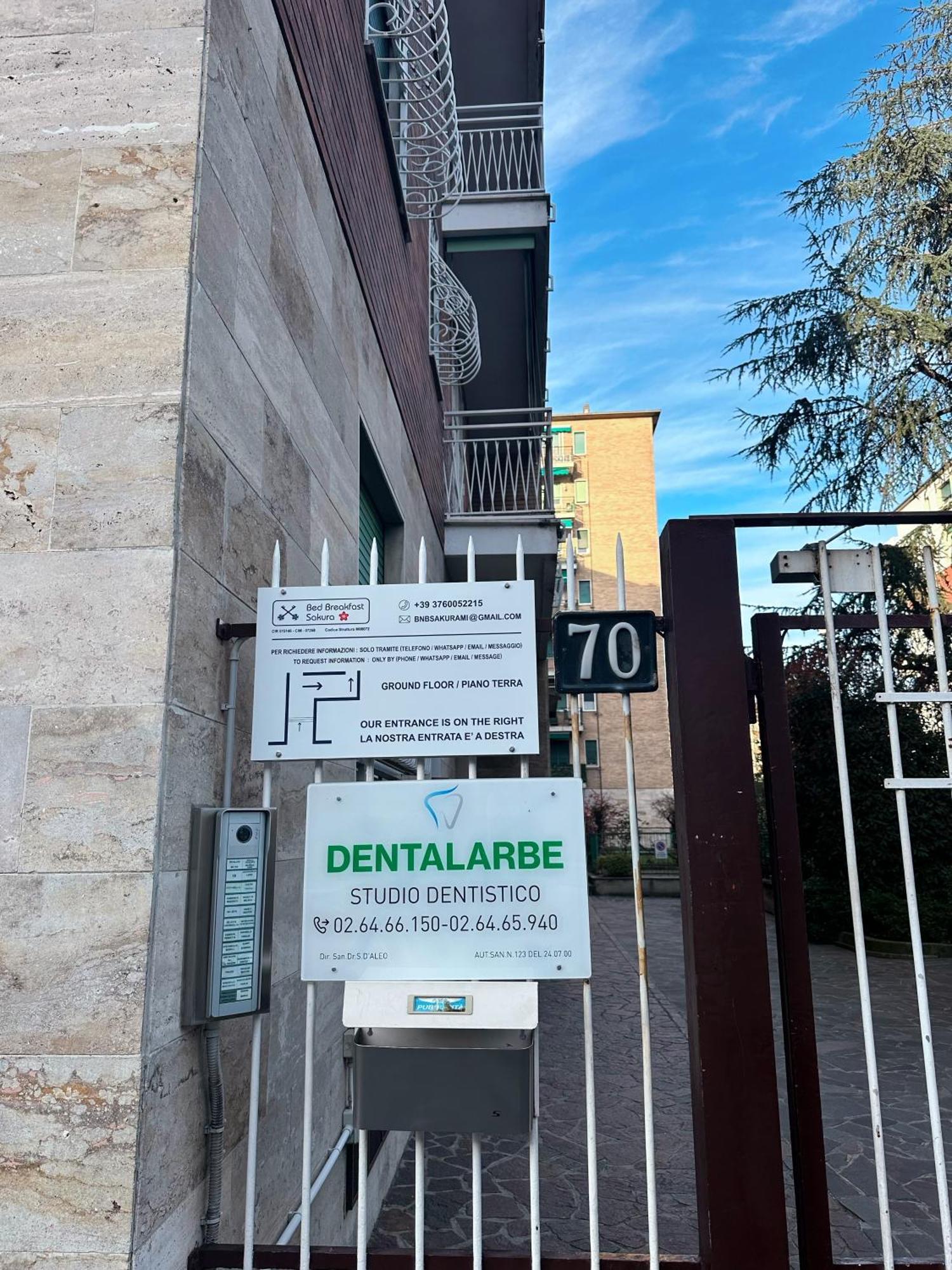 Bed & Breakfast Sakura Milan Exterior photo